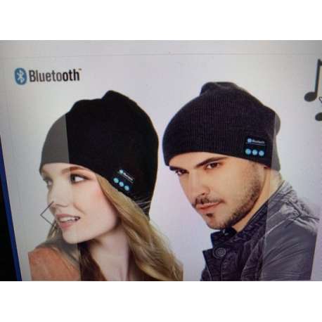 Zwarte Beanie Muts met ingebouwde Bluetooth koptelefoon.