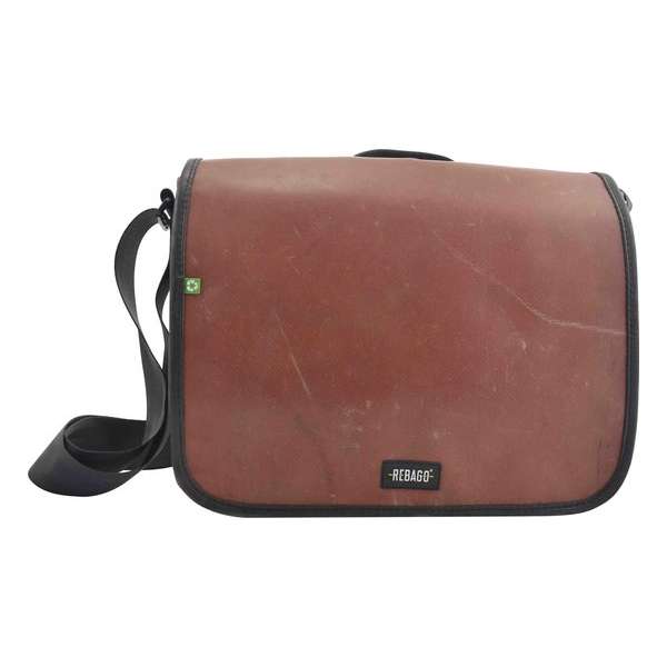 Rebago Laptoptas Karl Red | Gerecycled Vrachtwagenzeil | Geschikt voor 15 inch laptops | Upcycled | Duurzaam | Uniek