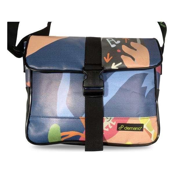 Demano Messenger Tas Avinyo | Upcycled Schoudertas | 15 inch Laptoptas | Gerecyclede Banners uit Barcelona