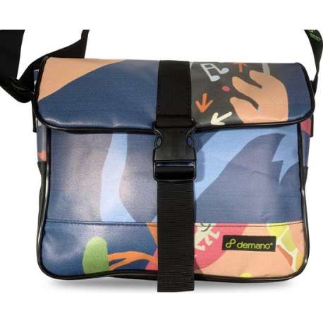 Demano Messenger Tas Avinyo | Upcycled Schoudertas | 15 inch Laptoptas | Gerecyclede Banners uit Barcelona